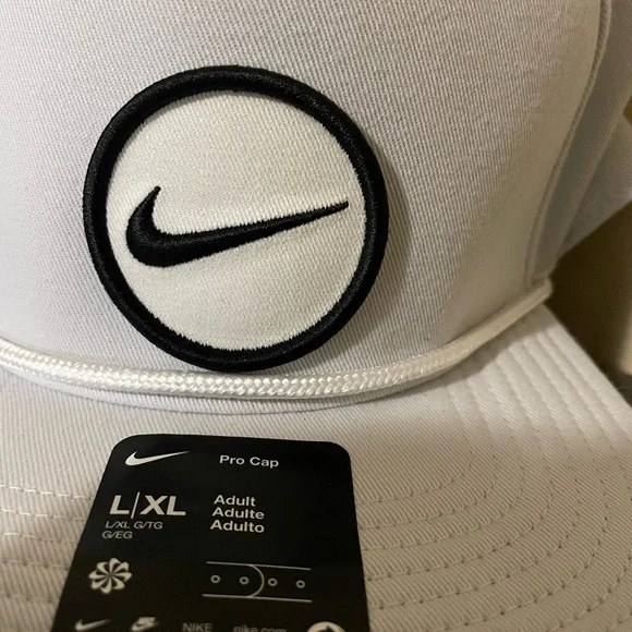 Nike White and Black Logo Cap - Picture 2 of 4